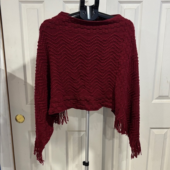 Chic Maroon Knit Fringe Poncho - Picture 1 of 3